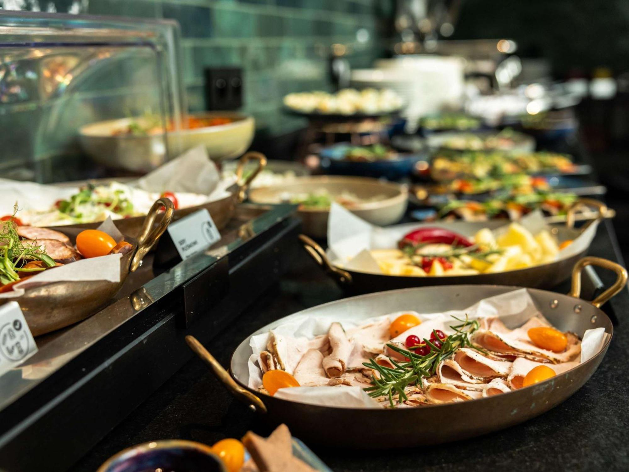 Rezydent Sopot Mgallery Hotel Collection מראה חיצוני תמונה A buffet at a hotel