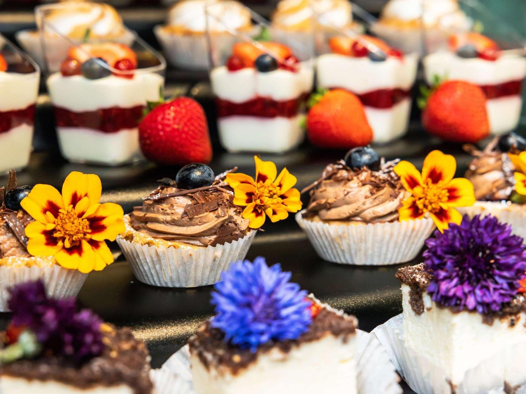 Rezydent Sopot Mgallery Hotel Collection מראה חיצוני תמונה Pansies on desserts