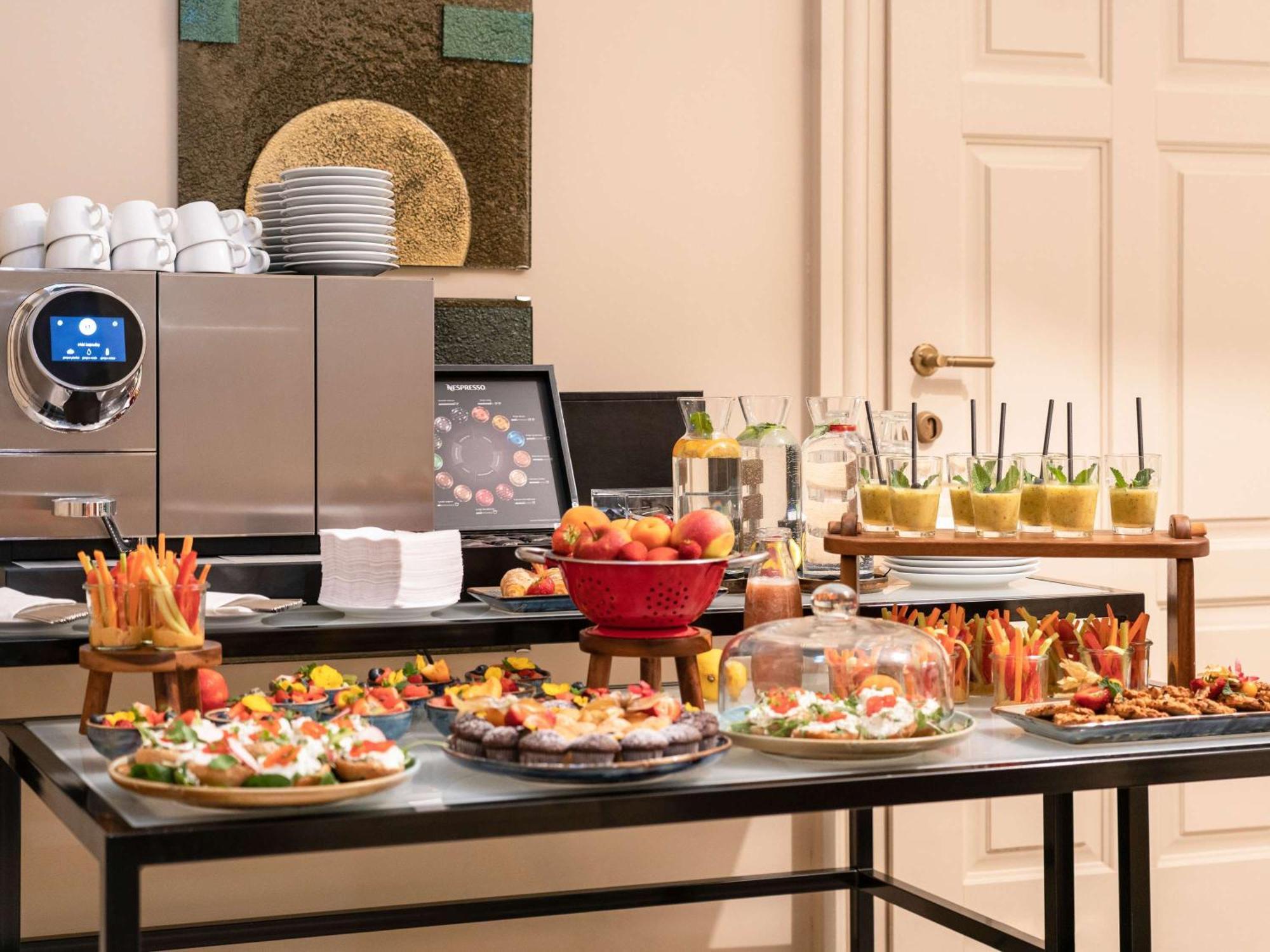 Rezydent Sopot Mgallery Hotel Collection מראה חיצוני תמונה A buffet